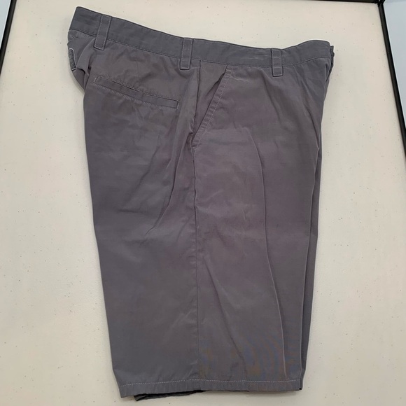 Travis Mathew Shorts Adult Size 34 Gray Flat Front Golf Mens - Picture 2 of 9